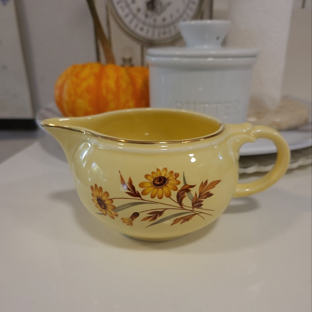 Vintage Sunflower Creamer - Picture 4 of 10